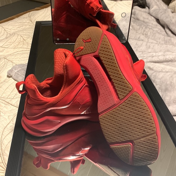Red Puma shoes - Picture 3 of 3